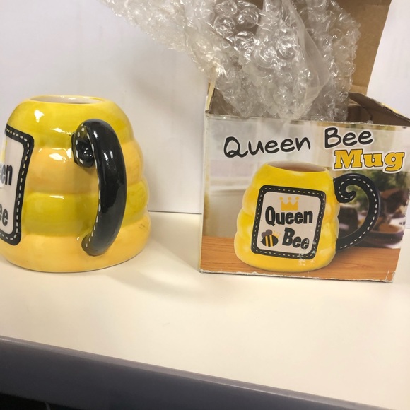 NWOT ceramic Queen Bee coffee mug - Picture 4 of 4